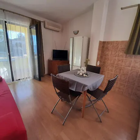 Lemongarden Apartment