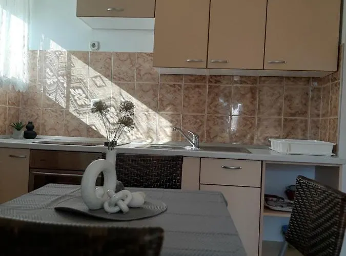 Lemongarden Apartment