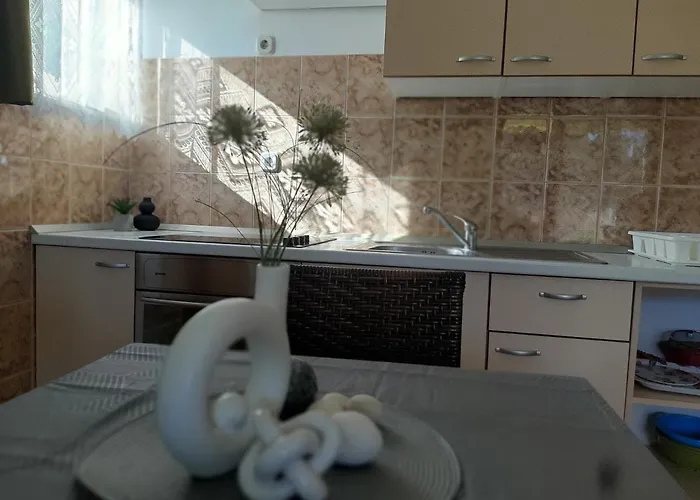 Lemongarden Apartment *